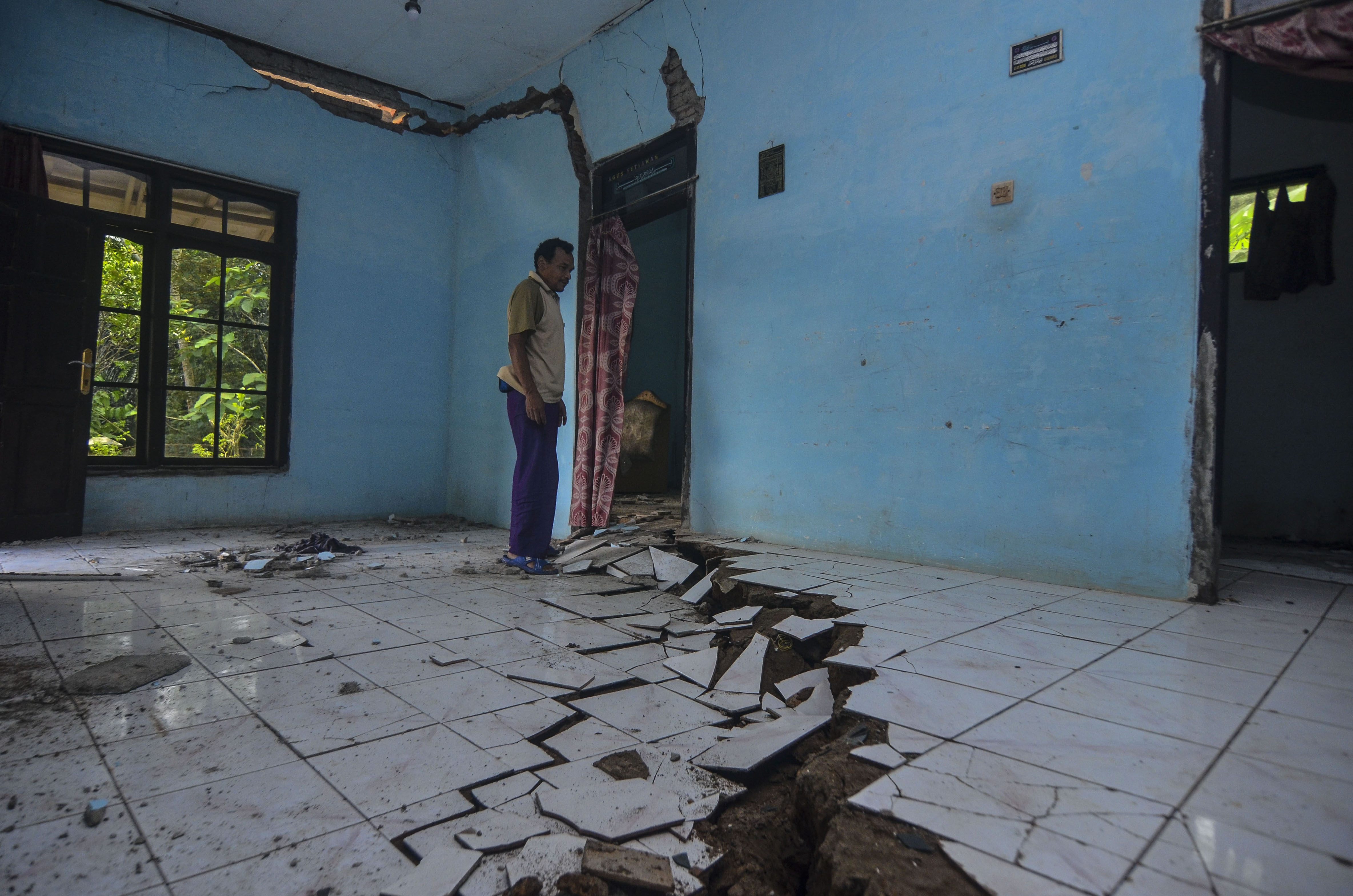 Ilustrasi pergerakan tanah