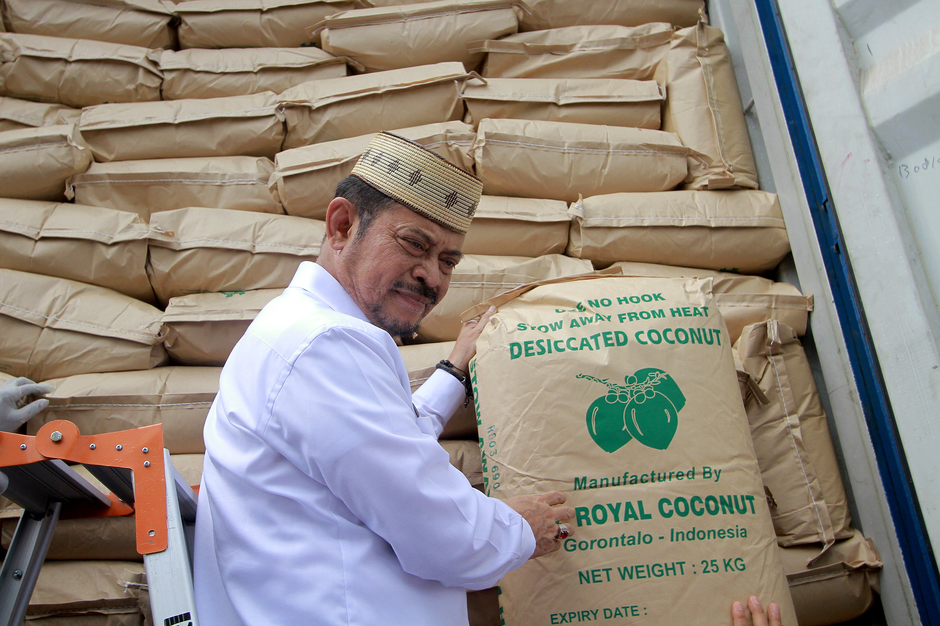 Menteri Pertanian SyahrulYasin Limpo saat melepas ekspor tepung kelapa, Februari 2020