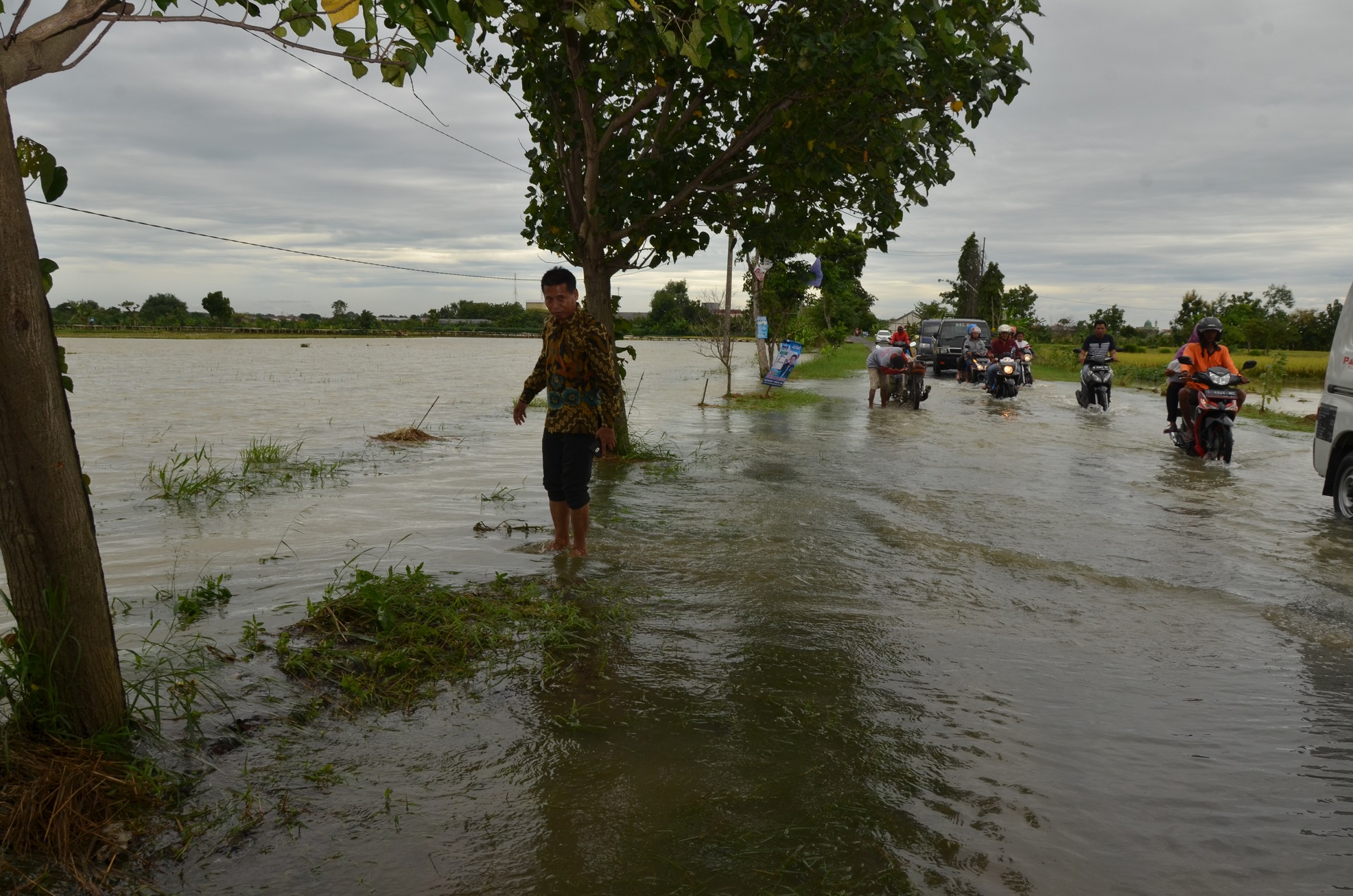 Banjir Luapan Bengawan Jero Meningkat, Warga Mulai Mengungsi