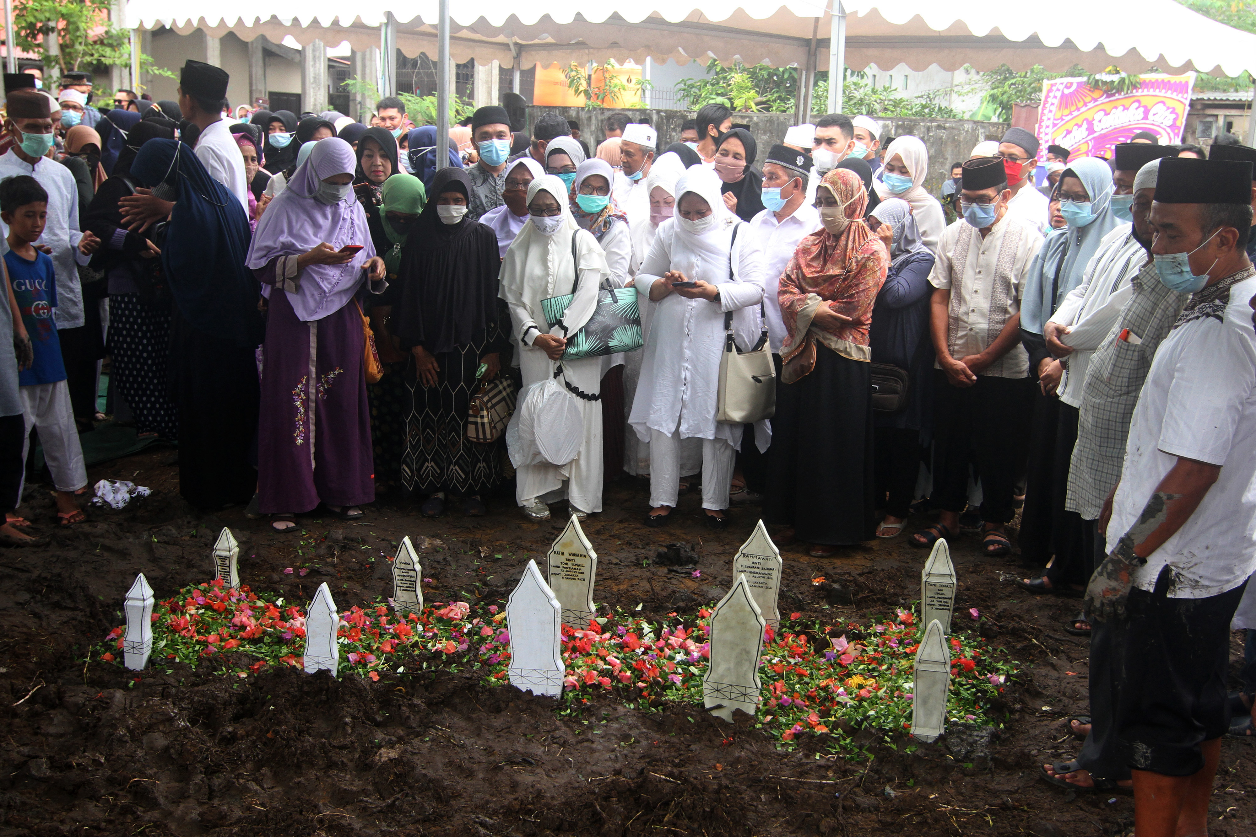 Pemakaman korban Sriwijaya Air