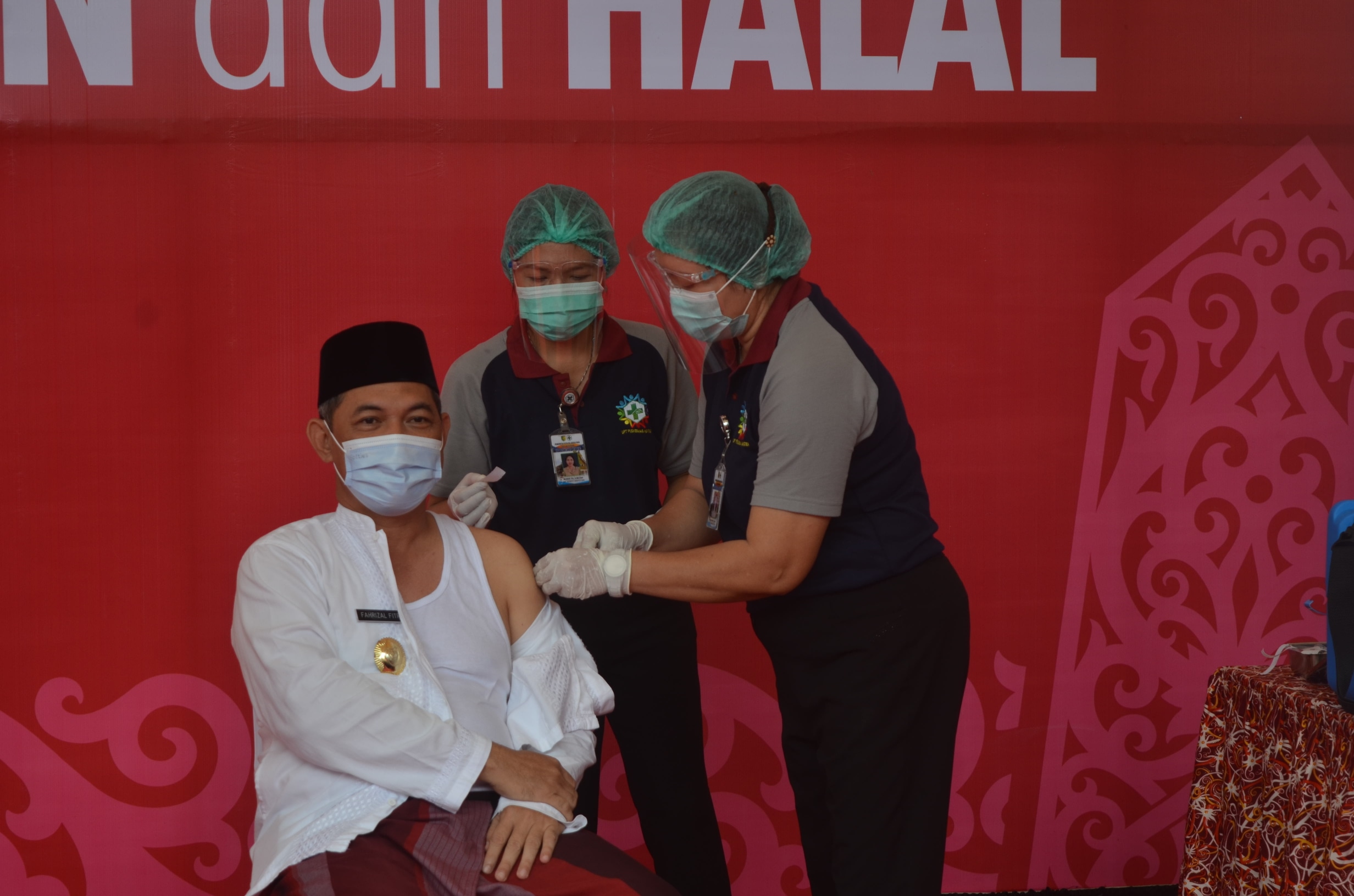 Sekda Jadi yang Pertama Disuntik Vaksin Covid-19 di Kalteng