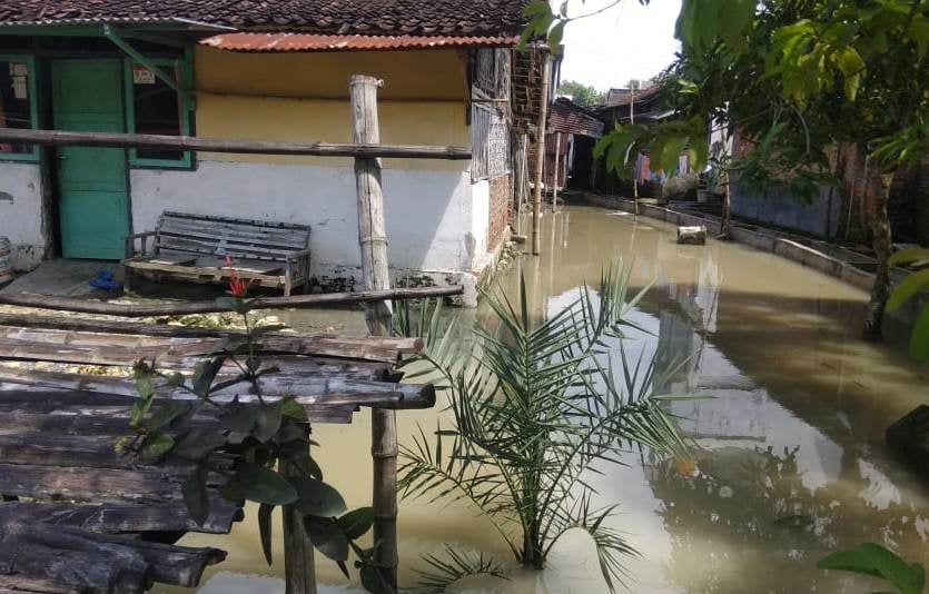 Banjir luapan kali Kerjo di Desa Sumbergede, Kecamatan Kepohbaru, Kabupaten Bojonegoro, membuat 130 rumah tergenang, beberapa waktu lalu.