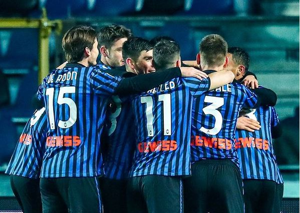 Para pemain Atalanta melakukan selebrasi usai mencetak gol ke gawang Cagliari di laga Coppa Italia.