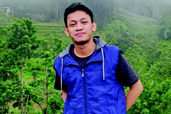 Membersihkan Pantai dan Kawasan Pesisir