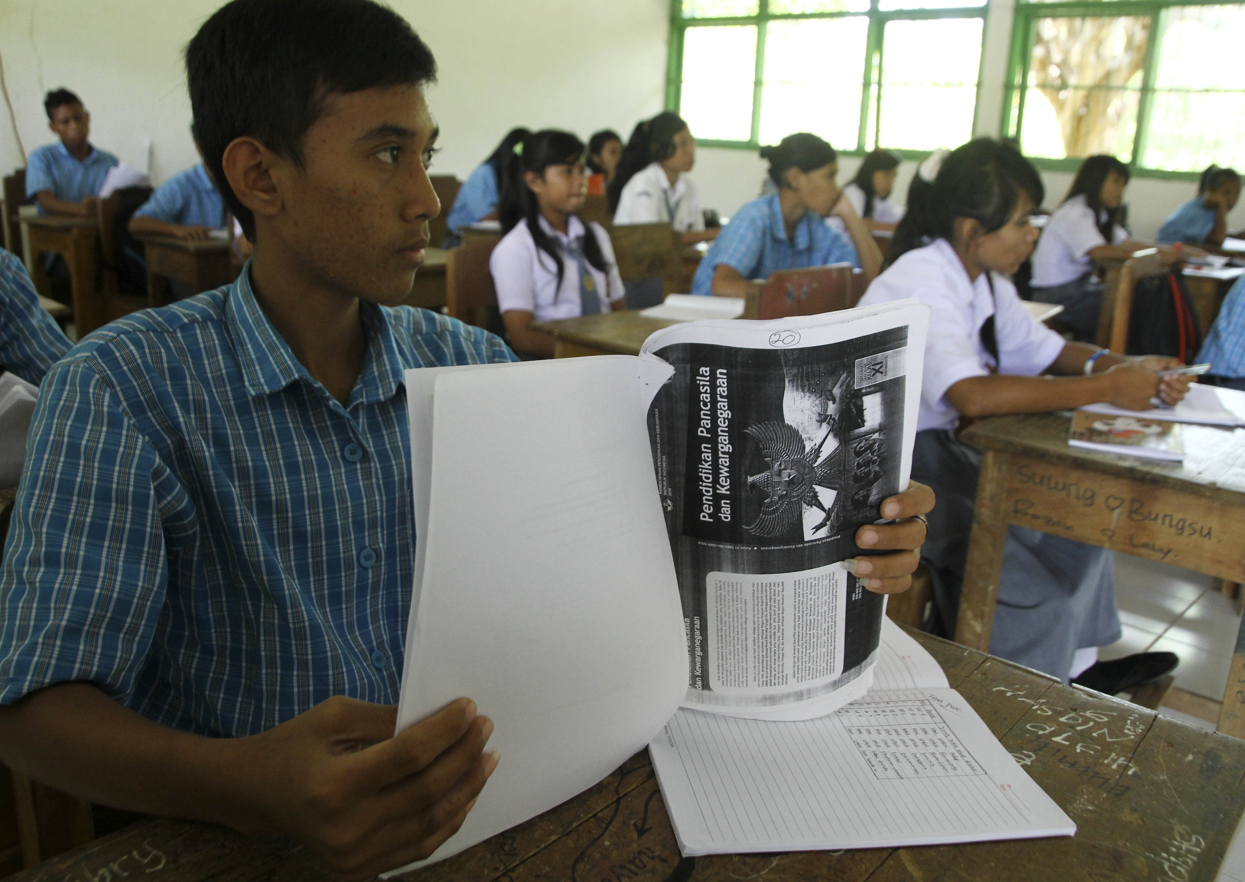 PANCASILA: Sejumlah siswa mengikuti proses belajar mengajar mata pelajaran Pendidikan Pancasila dan Kewarganegaraan.
