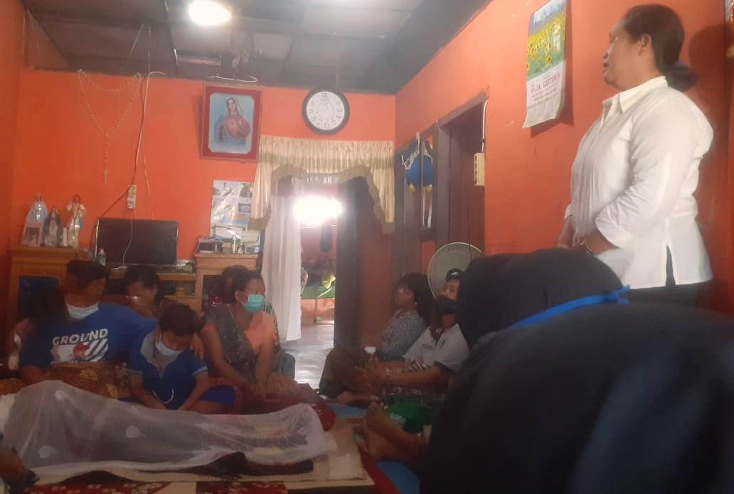 Kegiatan berkunjung ke rumah duka 