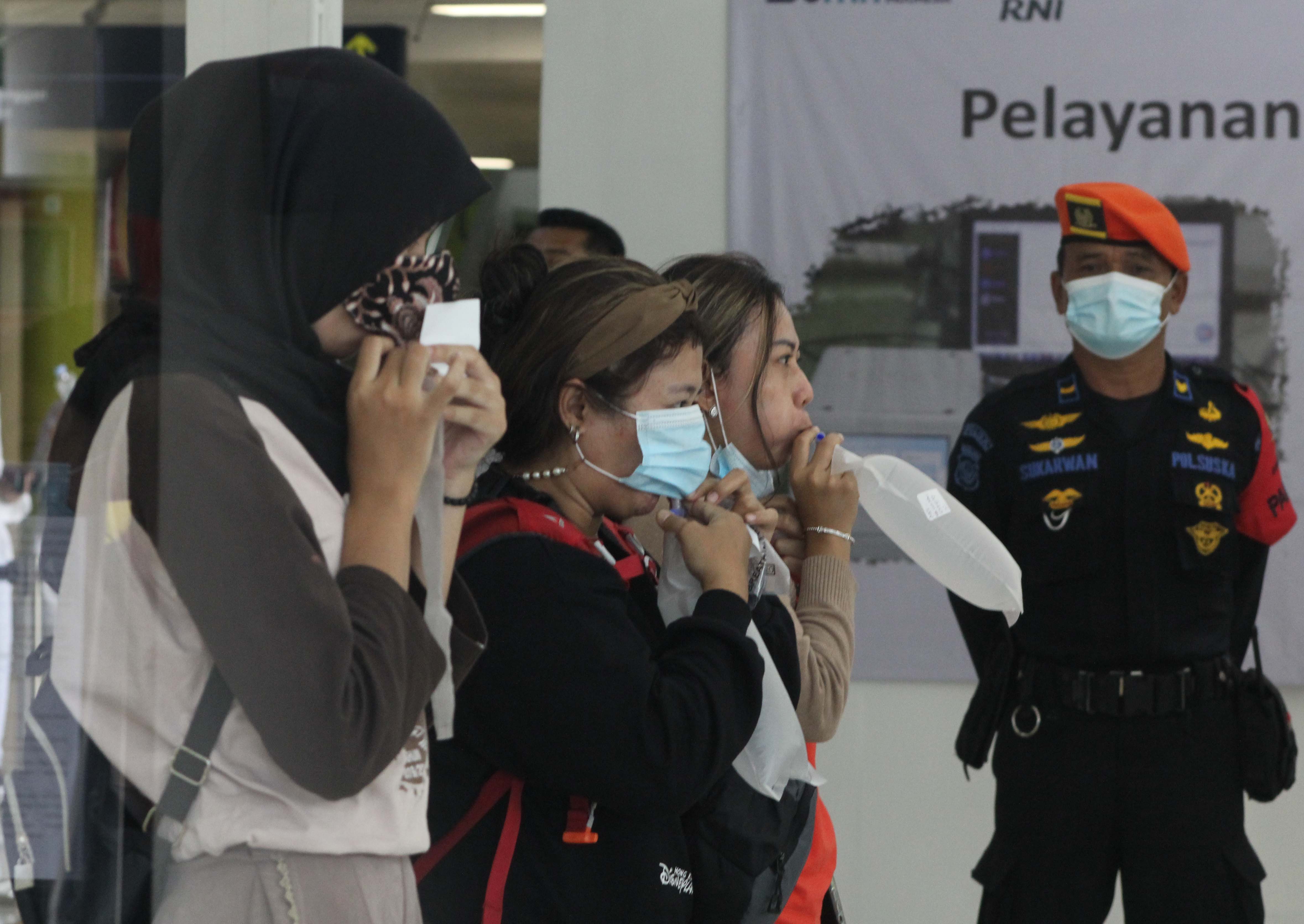 Tes GeNose C19 di Stasiun Gambir, Jakarta.