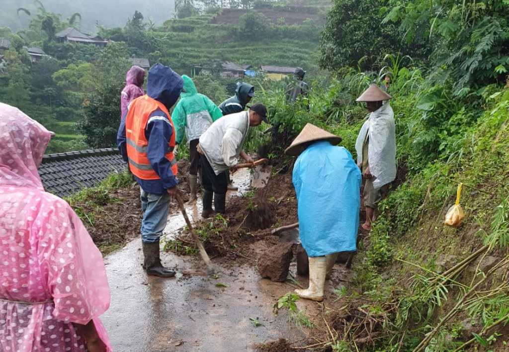 Tanah Longsor Terjadi di Malang dan Batu