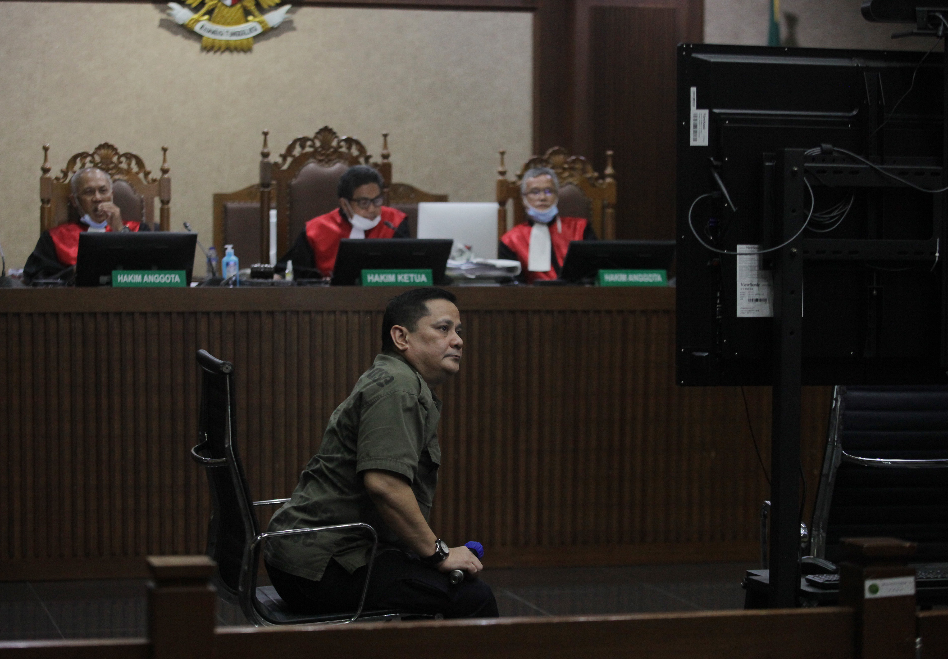 Terdakwa kasus suap penghapusan red notice Joko Tjandra, Irjen Pol Napoleon Bonaparte menjalani sidang lanjutan, Senin (8/2).