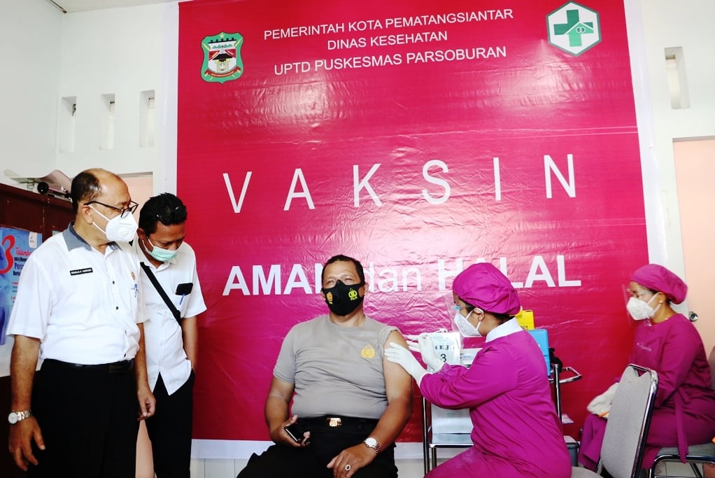 Forkopimda Pematangsiantar Jalani Vaksinasi Covid-19 Tahap Awal