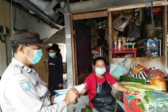  PPKM Mikro, Desa Penatih Dangin Puri Sosialisasi Prokes 6 M