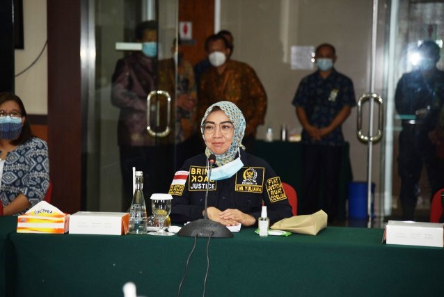 Anggota Komisi III DPR RI Eva Yuliana di Mapolda Metro Jaya, Jakarta, Jumat (19/2/2021).