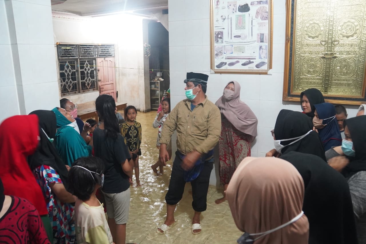 Gubernur Kalsel H.Sahbirin Noor berdialog dengan warga di Desa Tunggul Irang dan Bincau, Desa Mali Mali Kabupaten Banjar, Kalsel.