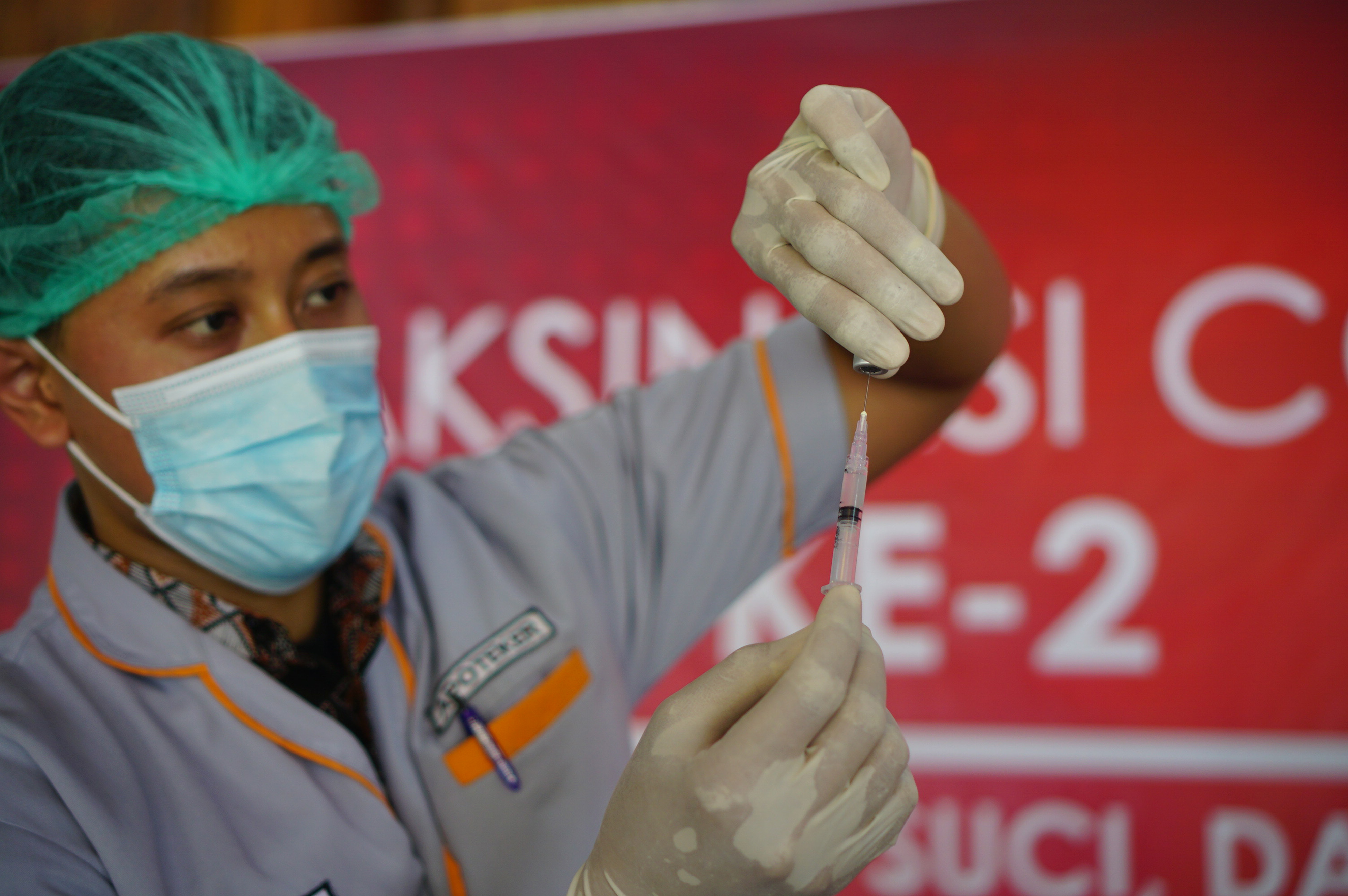 Kurang dari 1 Bulan, Nakes yang Divaksinasi Tembus 1 Juta