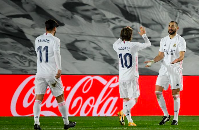 Para pemain Real Madrid melakukan selebrasi usai mencetak gol ke gawang Athletic Bilbao di laga La Liga.