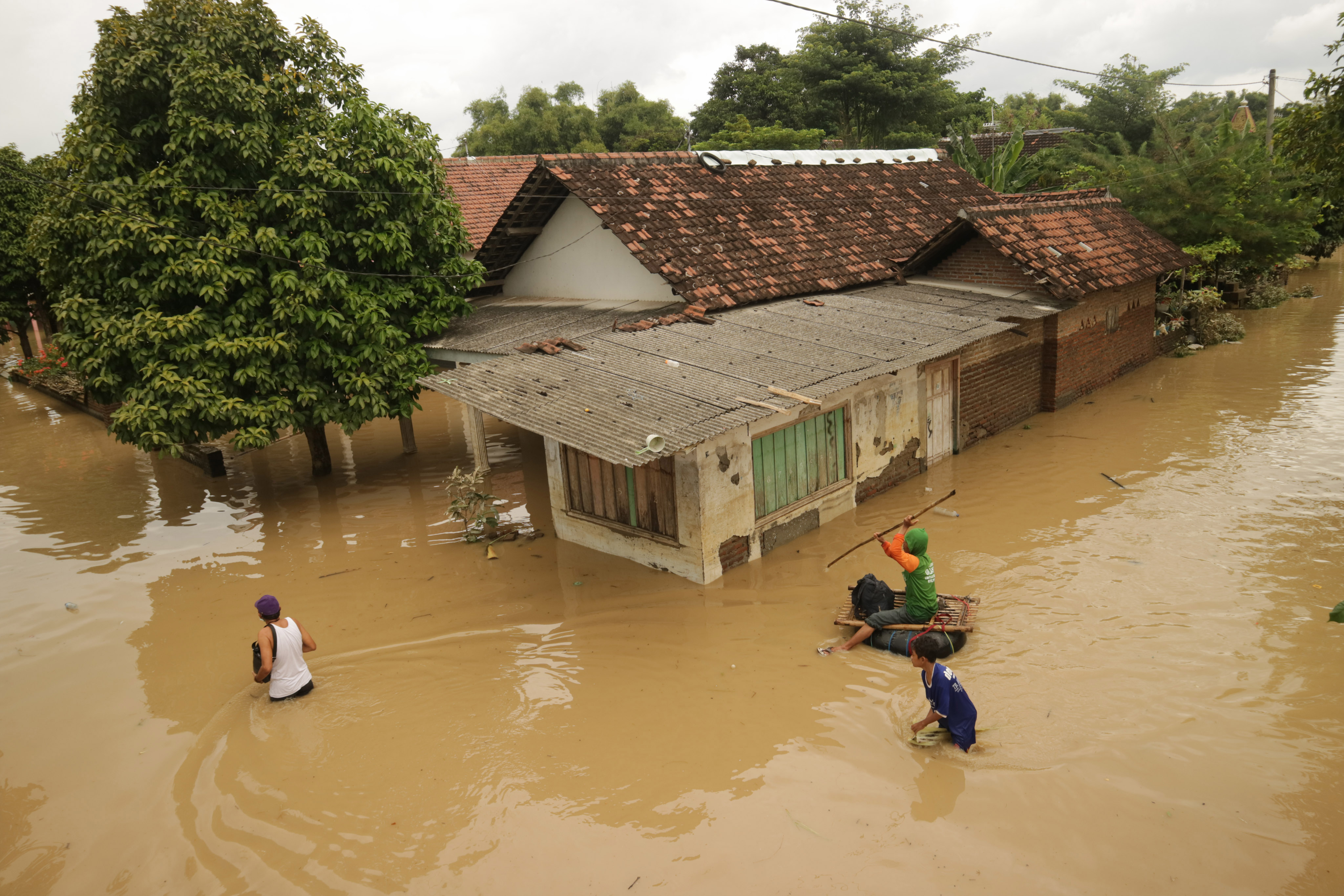 Korban Banjir Jombang Masih Bertahan di Pengungsian