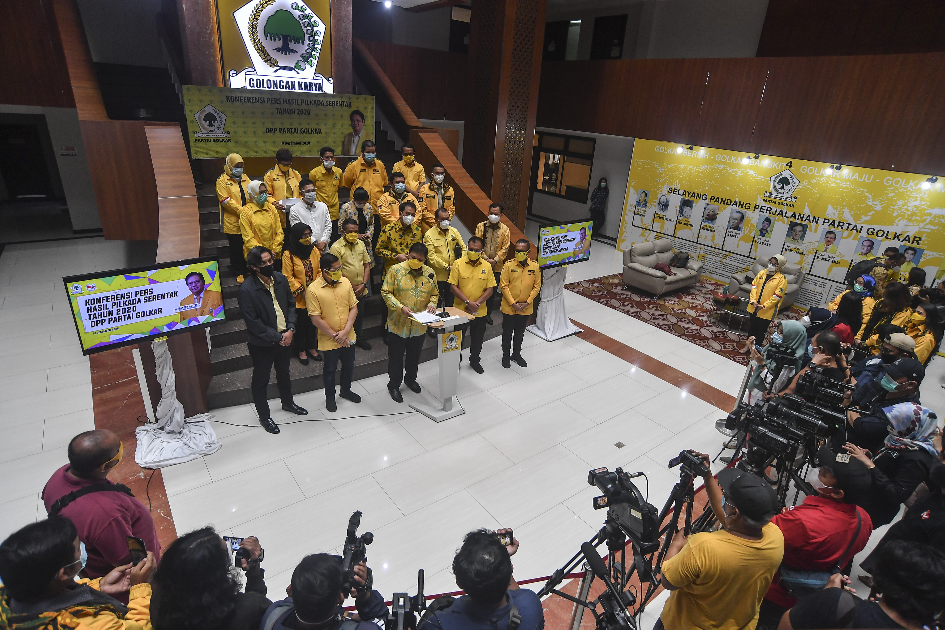  SEJUMLAH pengurus Partai Golkar dalam sebuah pertemuan di Jakarta, belum lama ini. 
