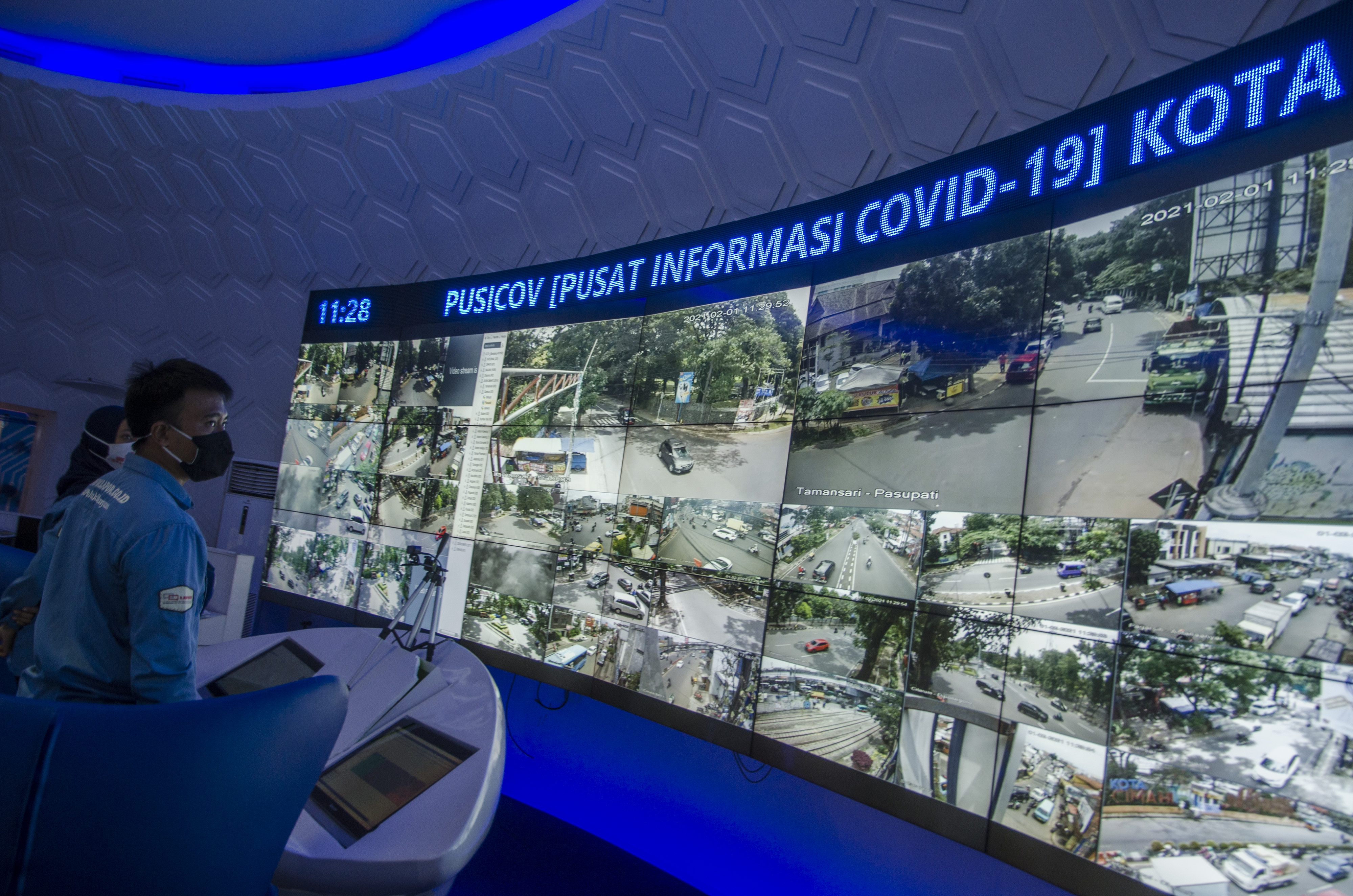 Monitor CCTV untuk tilang elektronik