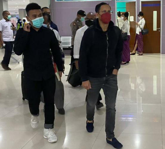 Staf Khusus Presiden, Billy Mambrasar (kiri) dan Mendikbud Nadiem Makarim.