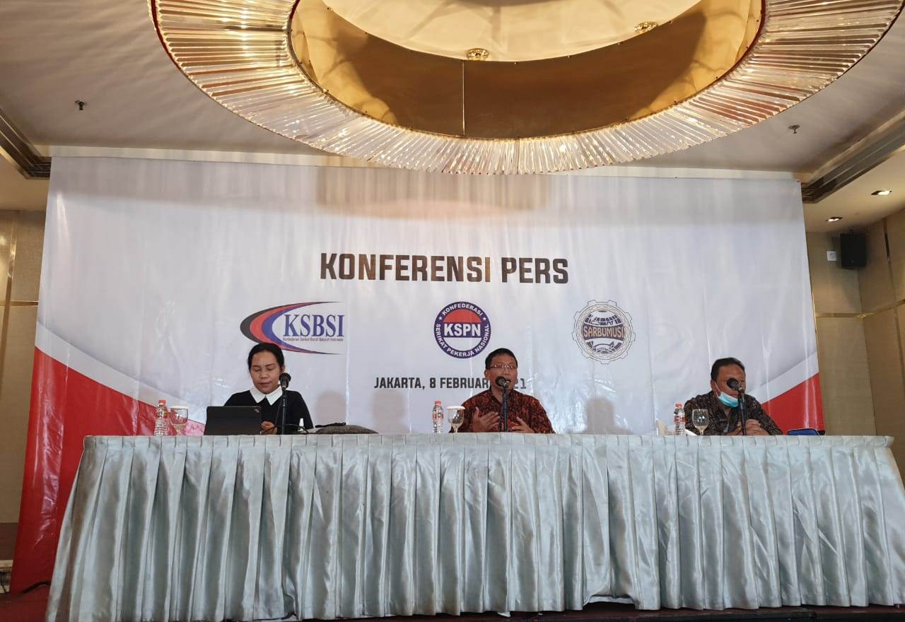 Konferensi pers terkait proses penyidikan yang sedang dilakukan oleh Kejaksaan Agung terhadap BPJAMSOSTEK di Jakarta, Senin (8/2).