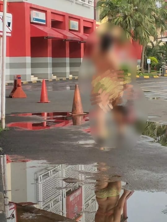 Aksi Cewek Berbikini Jalan-Jalan di Tasikmalaya Bikin Prihatin 