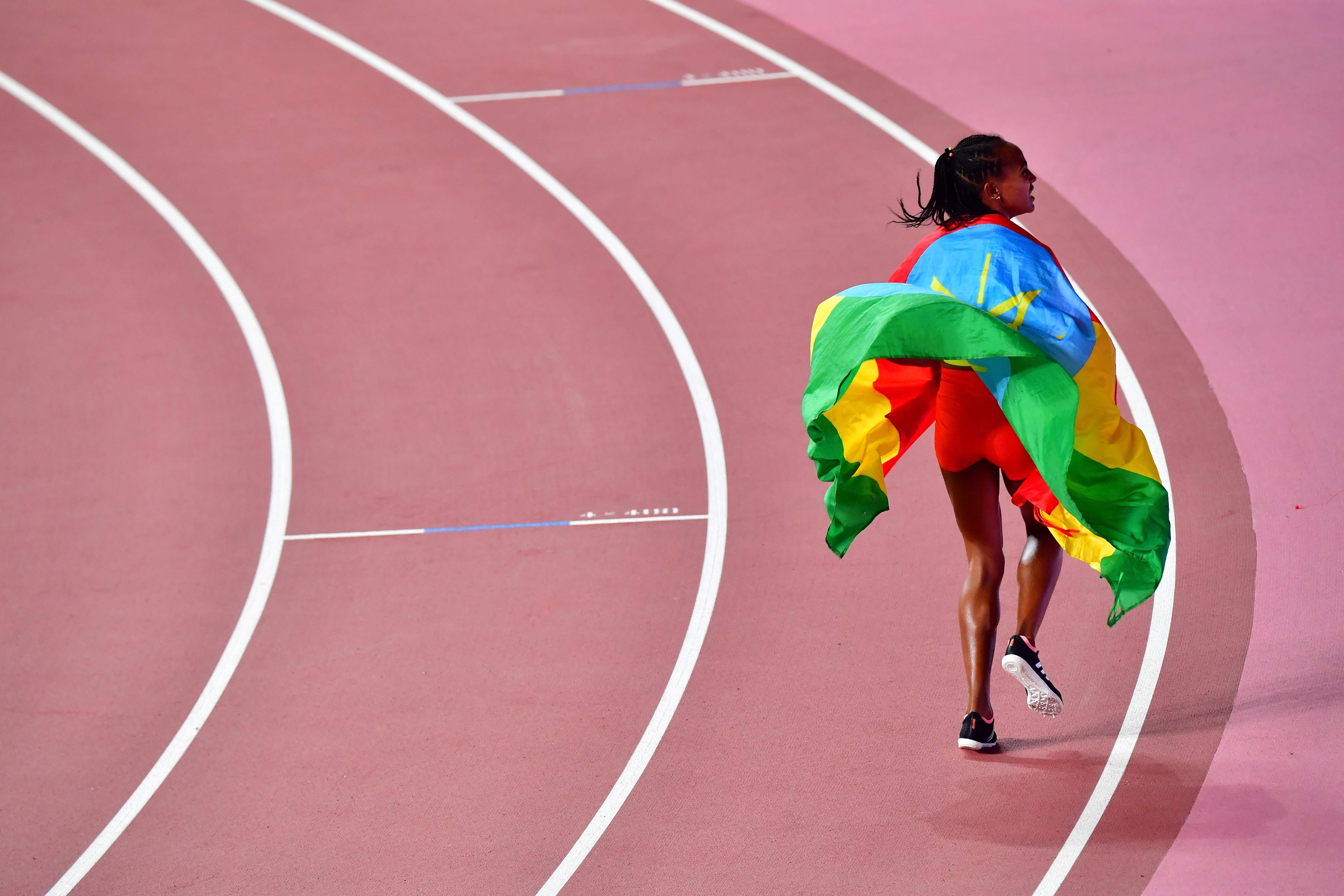 Pelari Ethiopia Gudaf Tsegay saat meraih perunggu pada Kejuaraan Dunia yang digelar di Doha, Qatar pada 2019