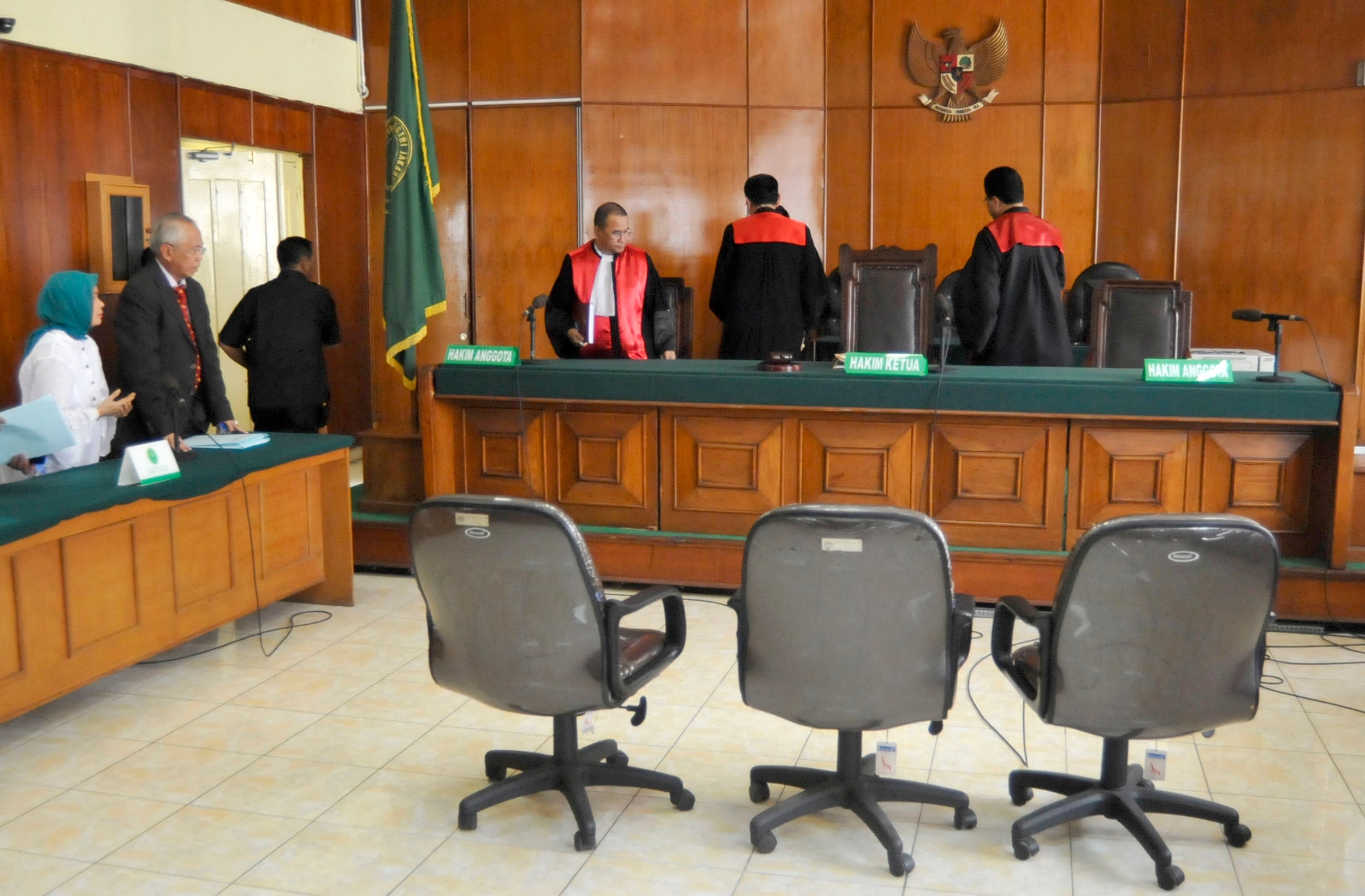 Mantan Wali Kota Kupang Dituntut 12 Tahun Penjara