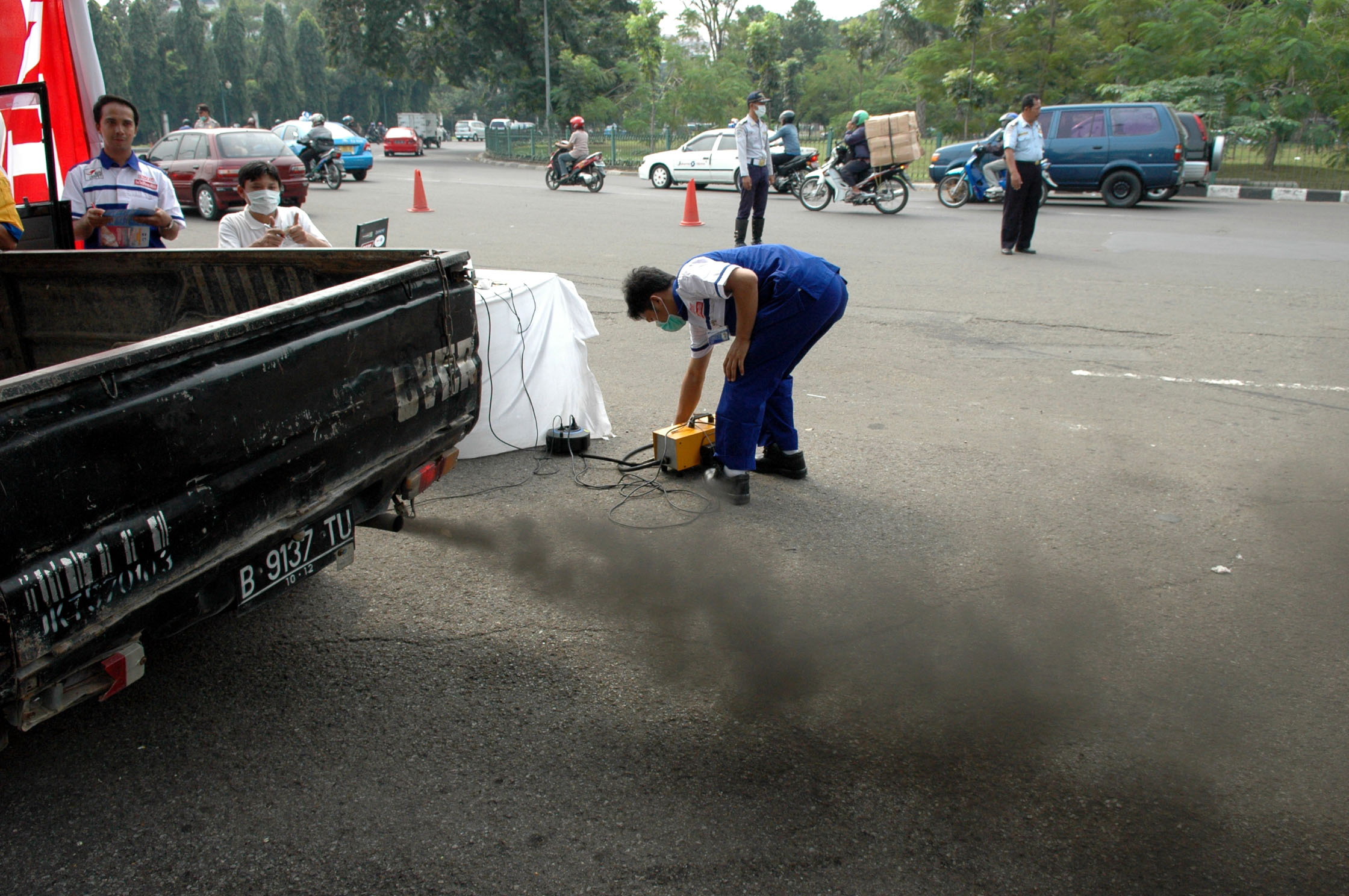 Uji emisi mobil