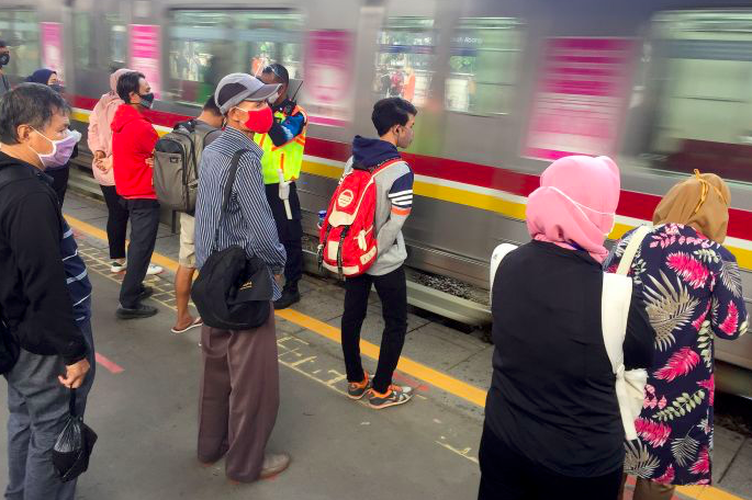Beroperasi Normal, Jumlah Penumpang KRL Pagi Ini Naik