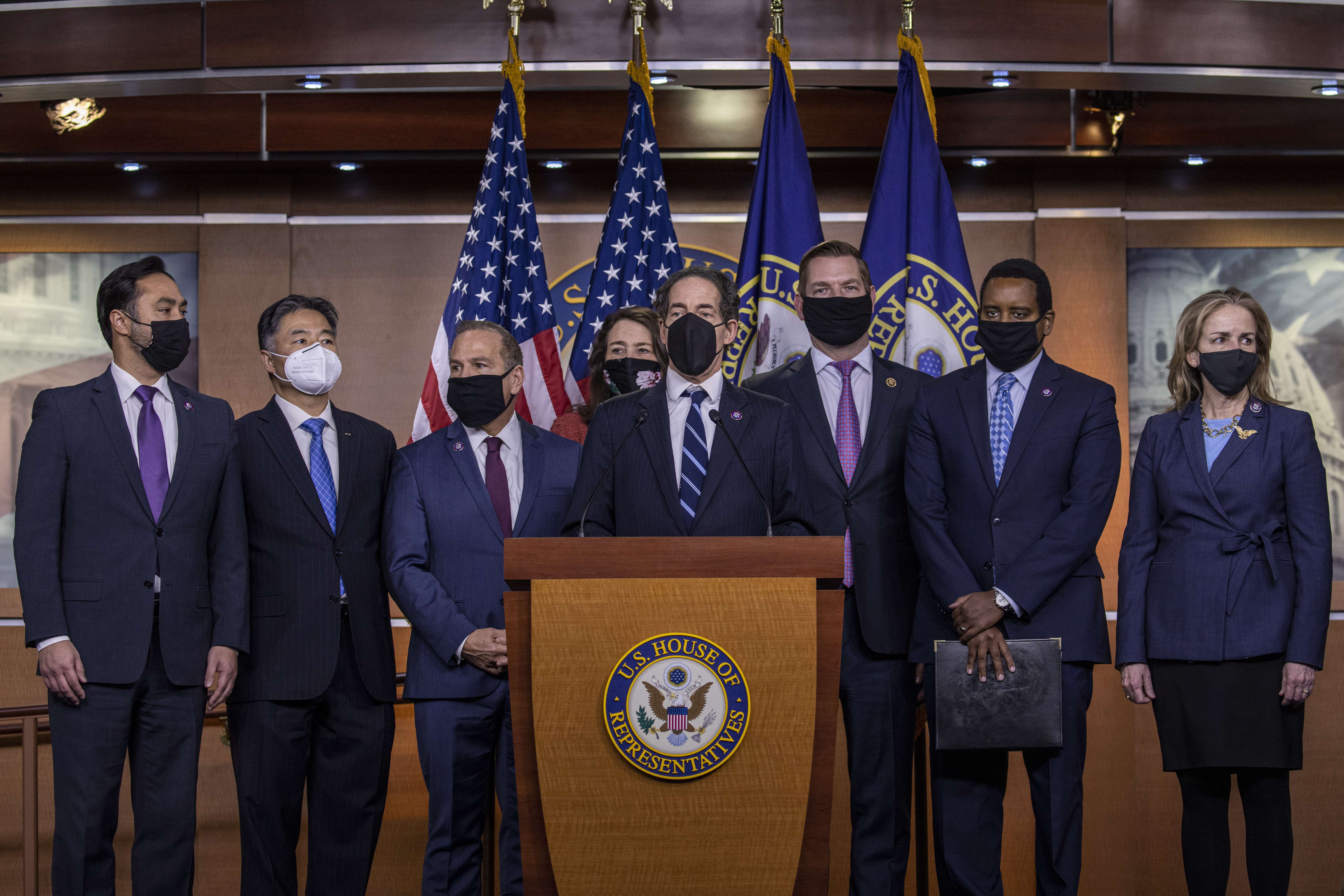 Manajer pemakzulan Dewan Pimpinan Representatif Jamie Raskin menyatakan bahwa Donald Trump lolos dari pemakzulan kedua, Sabtu (13/2/2021).