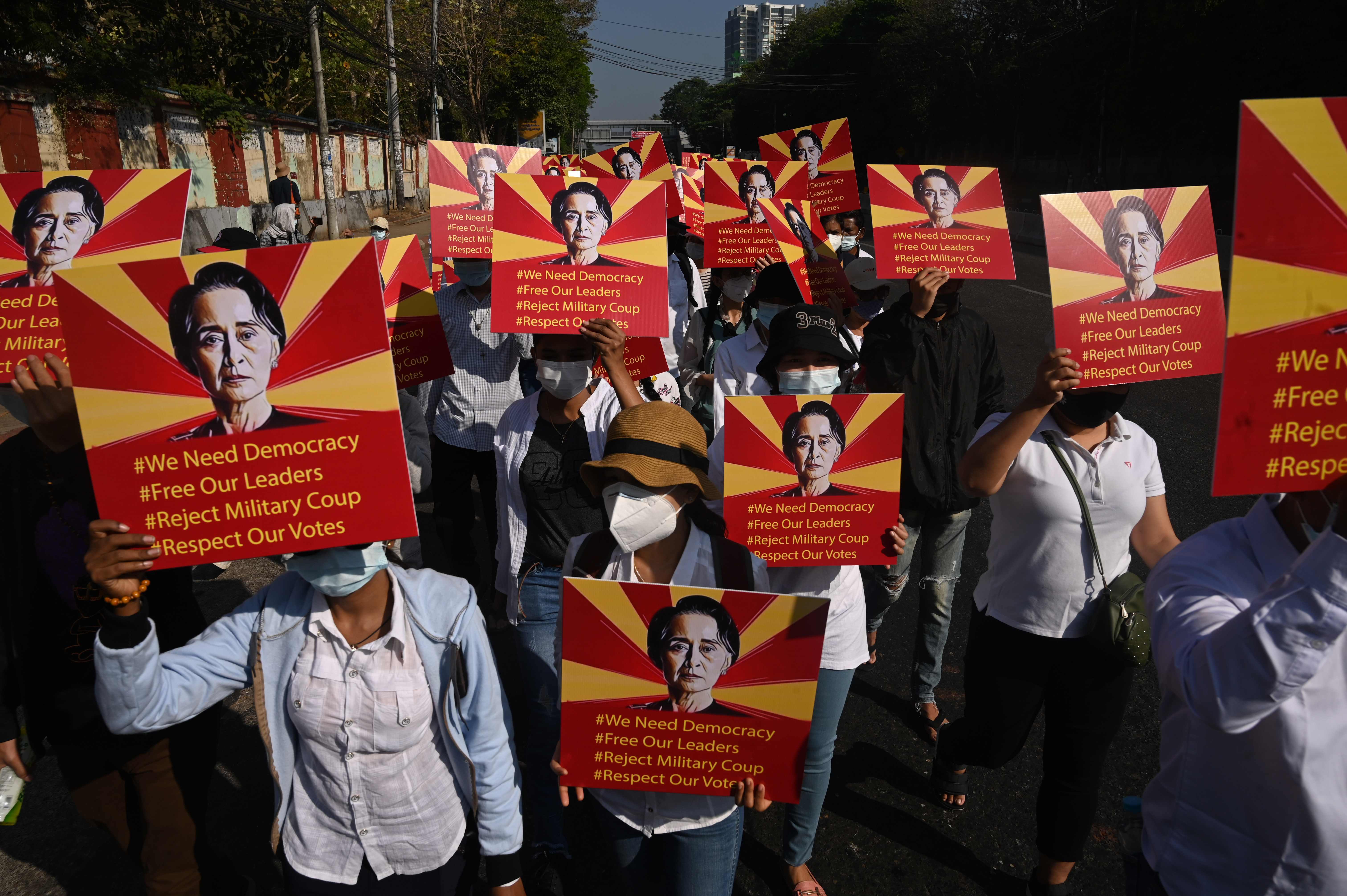 Gelombang Unjuk Rasa Marak di Sejumlah Kota Besar Myanmar