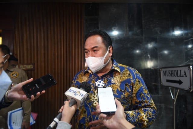 Wakil Ketua DPR RI Rachmat Gobel usai memimpin rapat konsultasi antara Pimpinan DPR RI. 