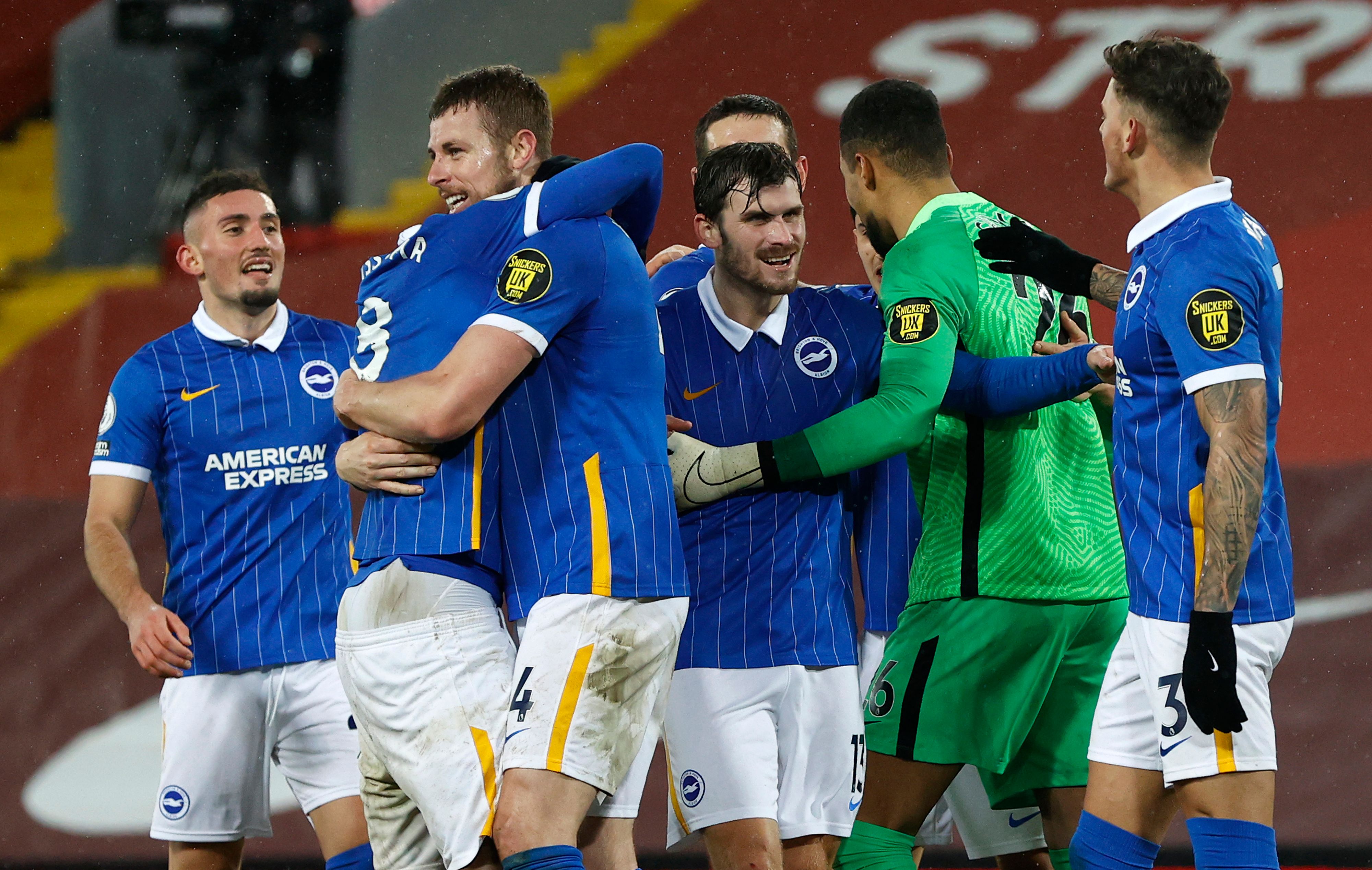 Para pemain Brighton & Hove Albion melakukan selebrasi usai memastikan kemenangan di markas Liverpool.