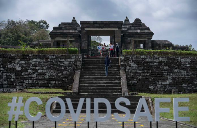 Protokol kesehatan di Kompleks Taman Wisata Candi Keraton Ratu Boko di Prambanan, Sleman, DI Yogyakarta.