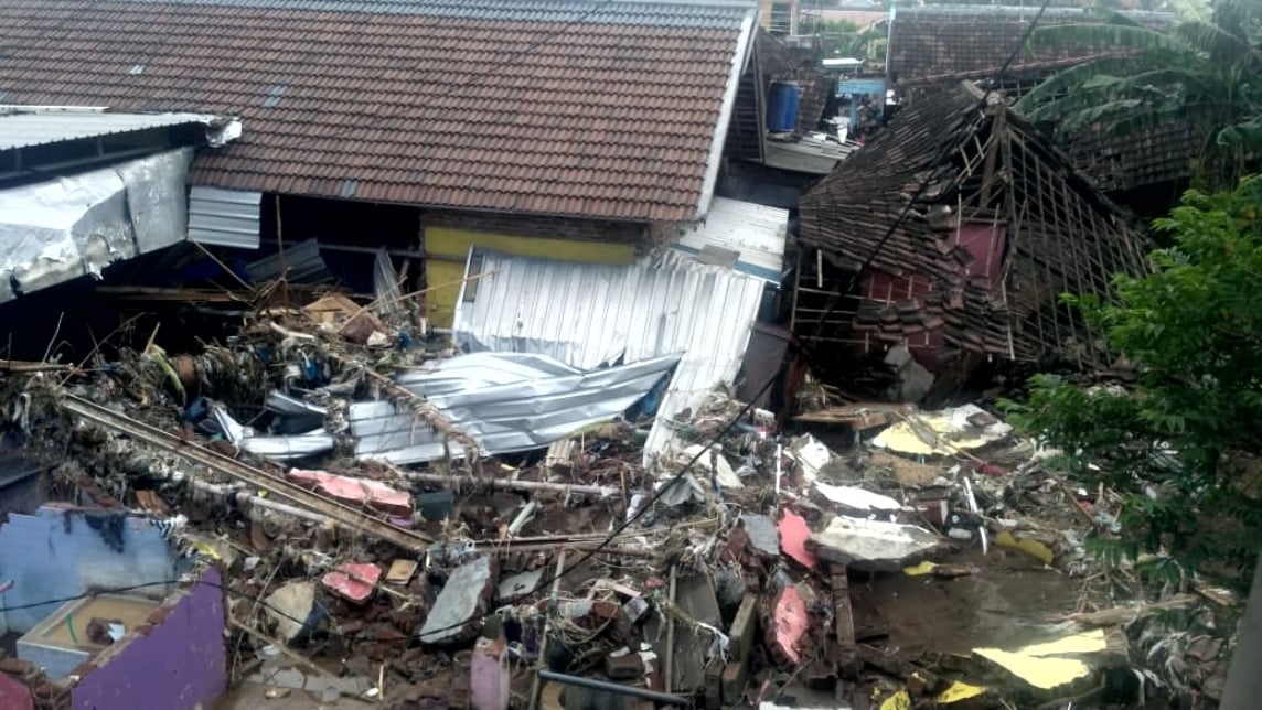 Rumah hancur diterjang banjir bandang di kawasan Desa Kepulungan, Kecamatan Gempol, Kabupaten Pasuruan, Jawa Timur, Kamis (4/2/2021)