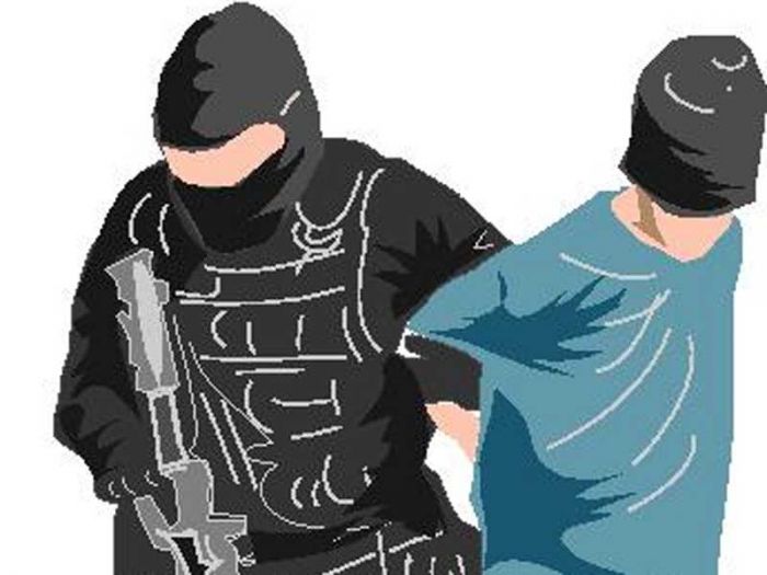 Densus 88 Tangkap Terduga Teroris, Barang Bukti Panah dan Samurai