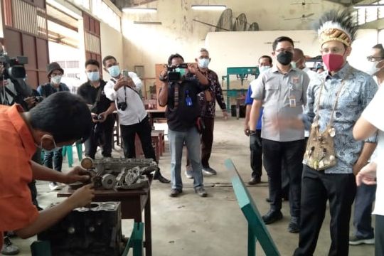 Mendikbud Nadiem Makarim mengunjungi SMK N 3 Kota Sorong.