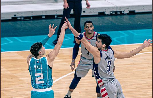 Laga NBA antara Charlotte Hornets dan Washington Wizards