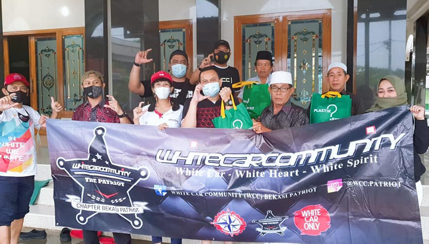 White Car Community Bekasi Patriot Gelar Aksi Peduli Banjir 