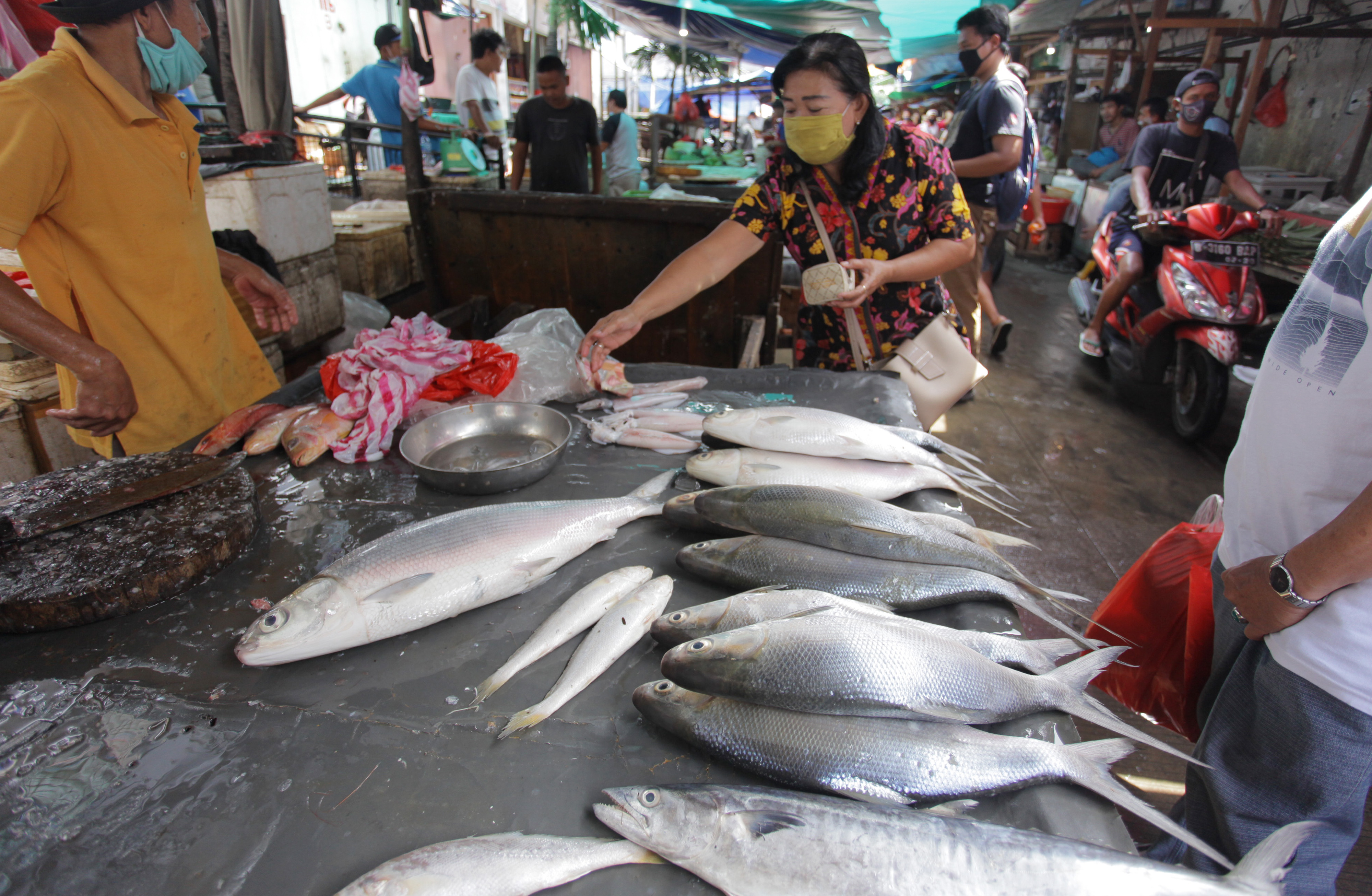 Jelang Imlek, Permintaan Daging Babi dan Ikan Bandeng Naik di DKI 