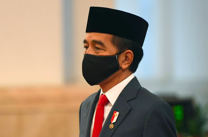 Presiden Joko Widodo mengenakan masker di Istana Negara, Jakarta.