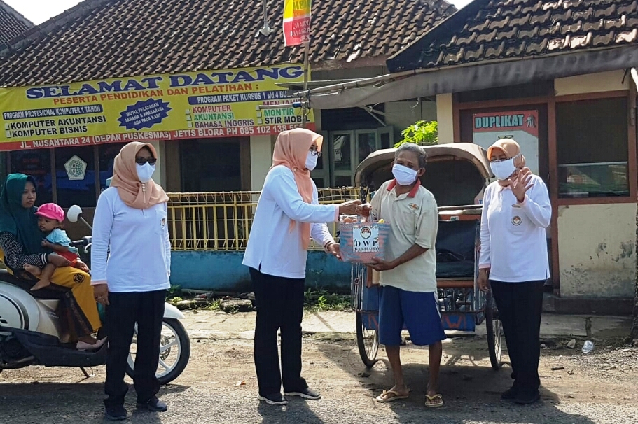 Ilustrasi bantuan tukang becak.