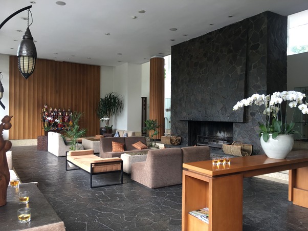 Ilustrasi lobi hotel yang membuat nyaman para tamu yang datang.