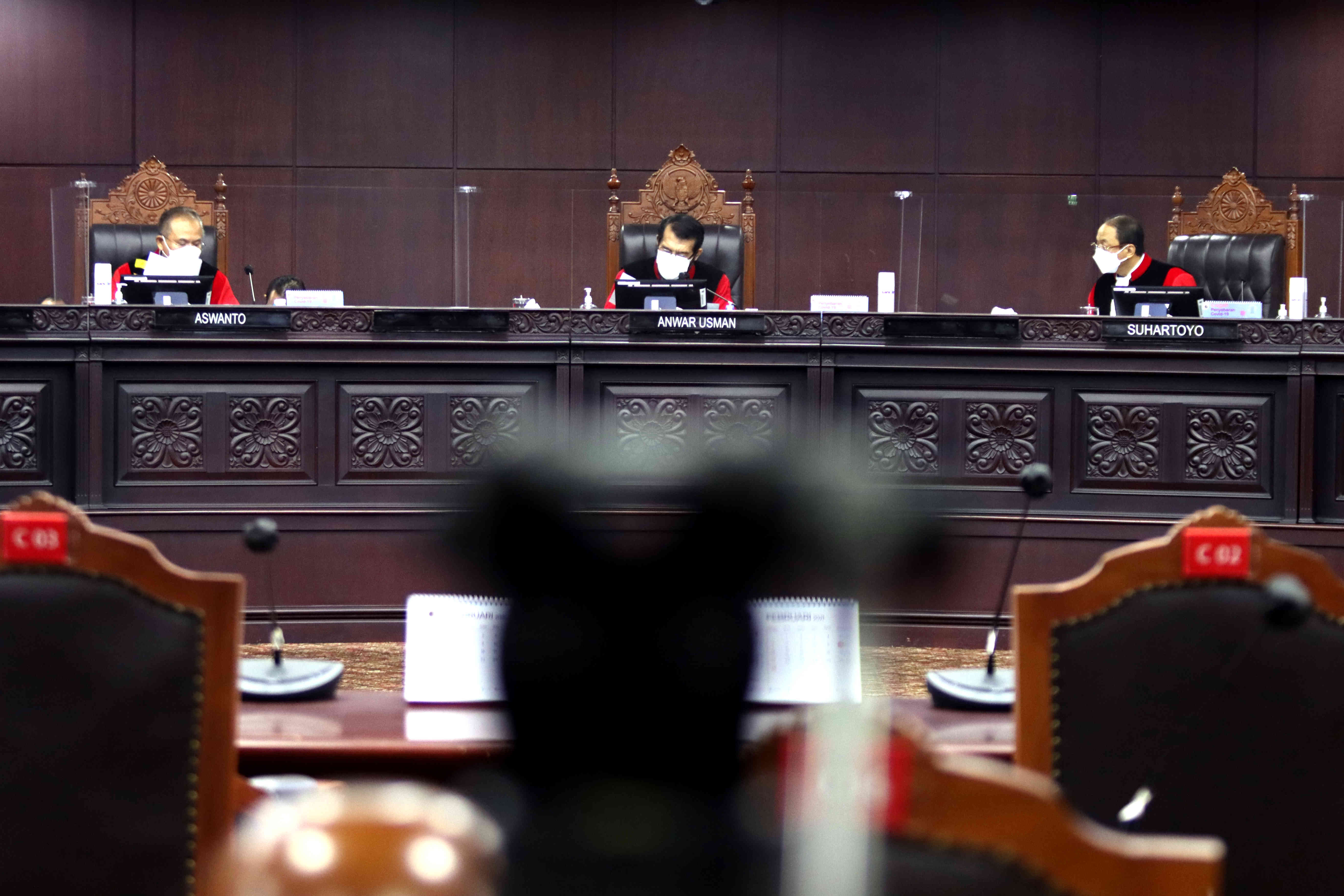 Majelis hakim MK menggelar sidang perselisihan hasil pilkada