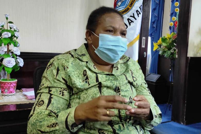 Sekretaris Daerah (Sekda) Kabupaten Jayapura, Dra. Hanna S. Hikoyabi, S.Pd, M.KP.