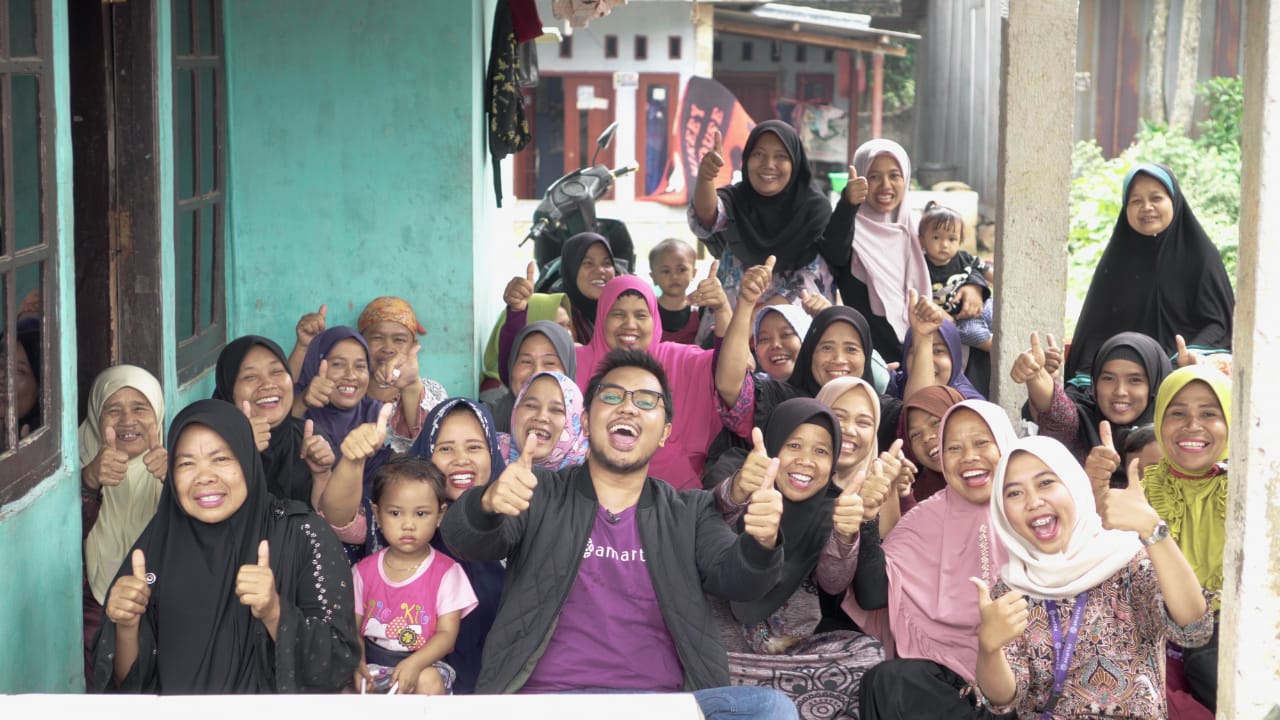 Sejumlah ibu pelaku usaha mikro seusai mendapat pelatihan.