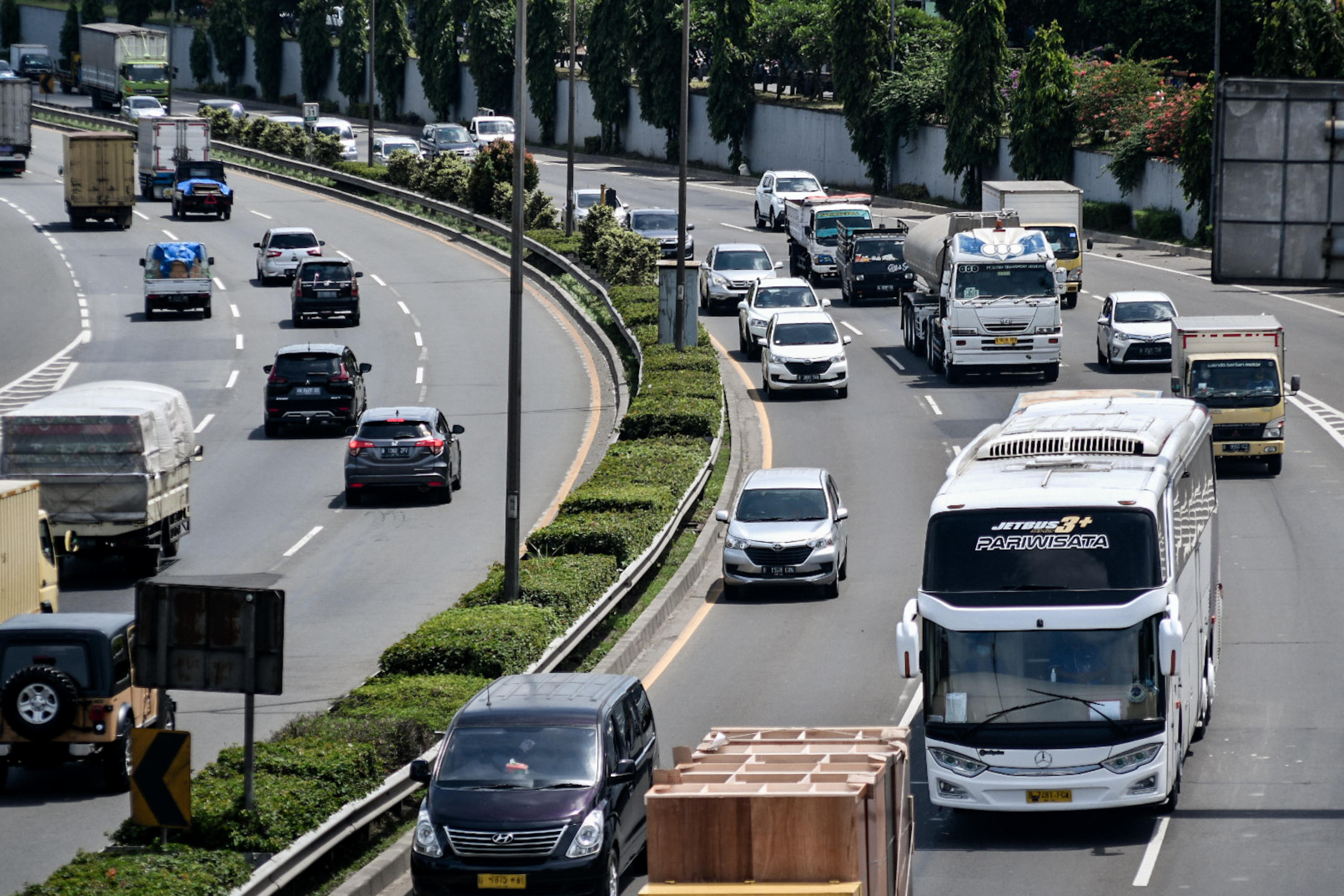 Situasi lalu lintas di ruas jalan Tol JORR.