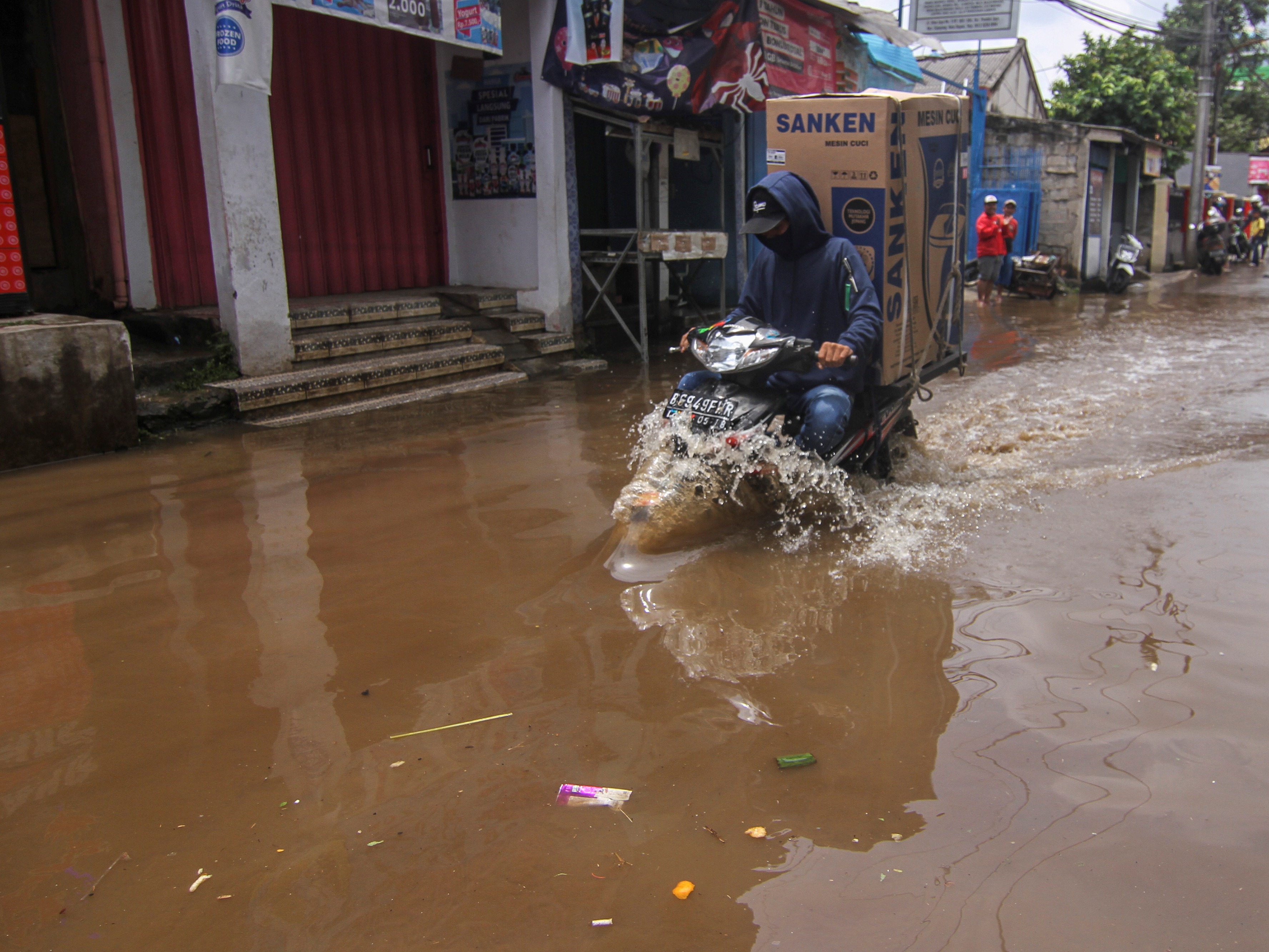 Hujan Semalaman, 19 Ruas Jalan Tergenang di Depok