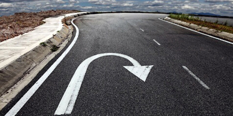 Pada kondisi jalan sempit, sebaiknya gunakan teknik three point turn