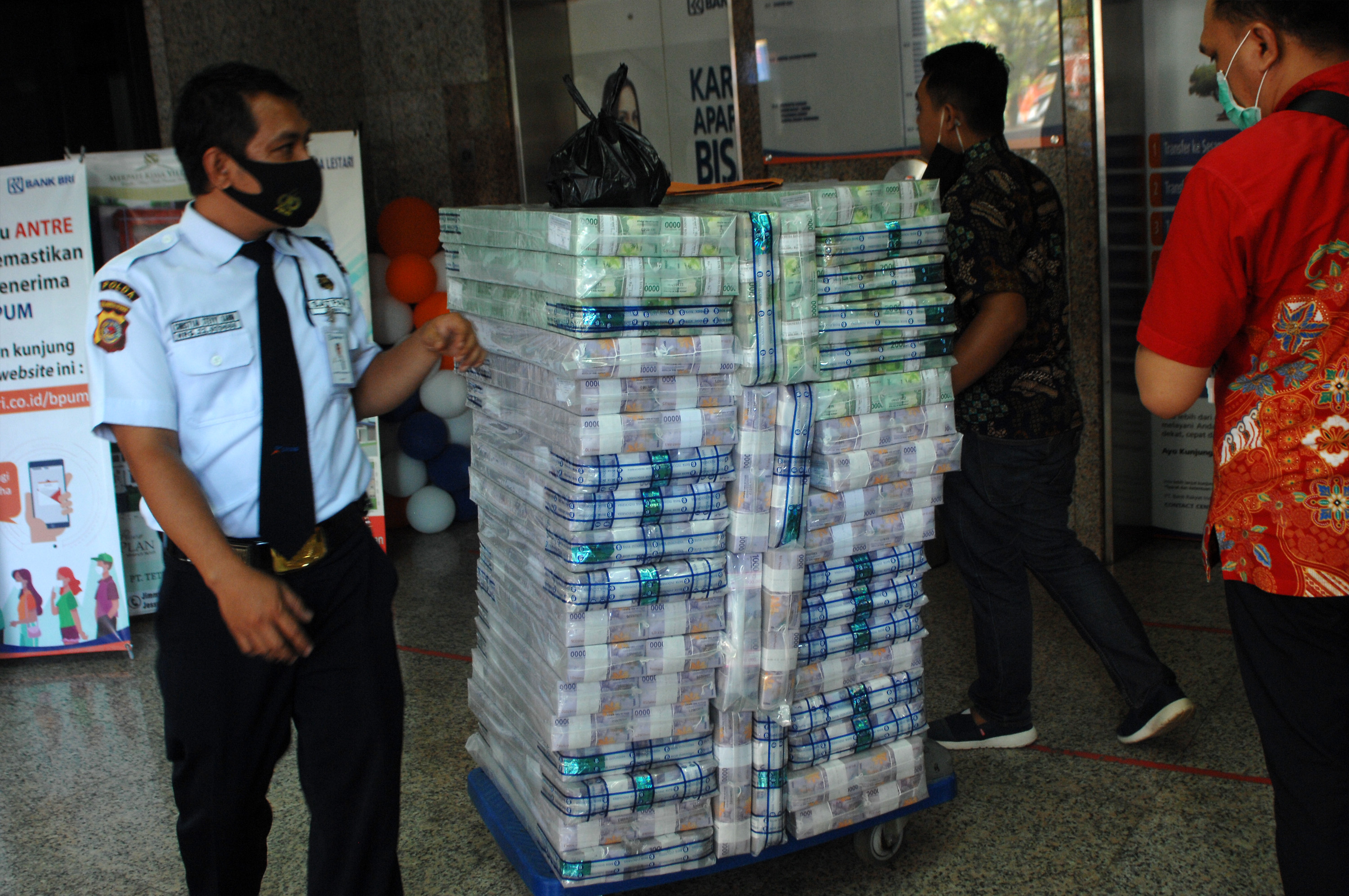 Ilustrasi uang di BI